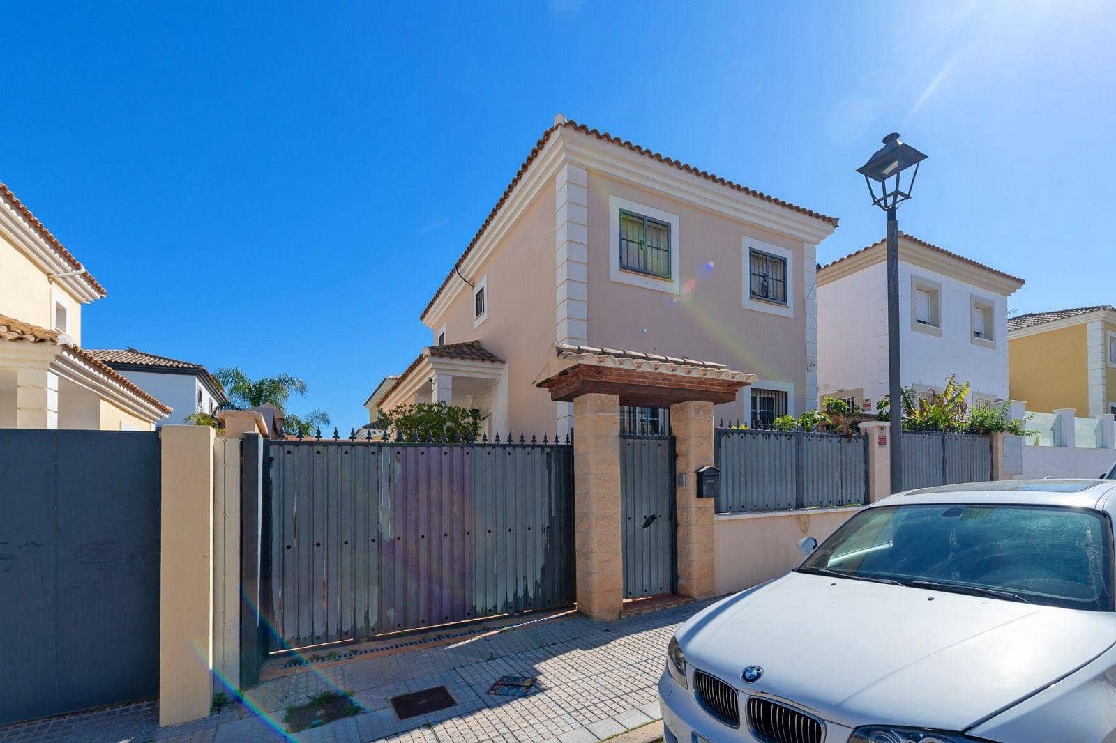 3 sovrum Villa till salu i Alhaurin de la Torre - 650 000 € (Ref: 9630084)