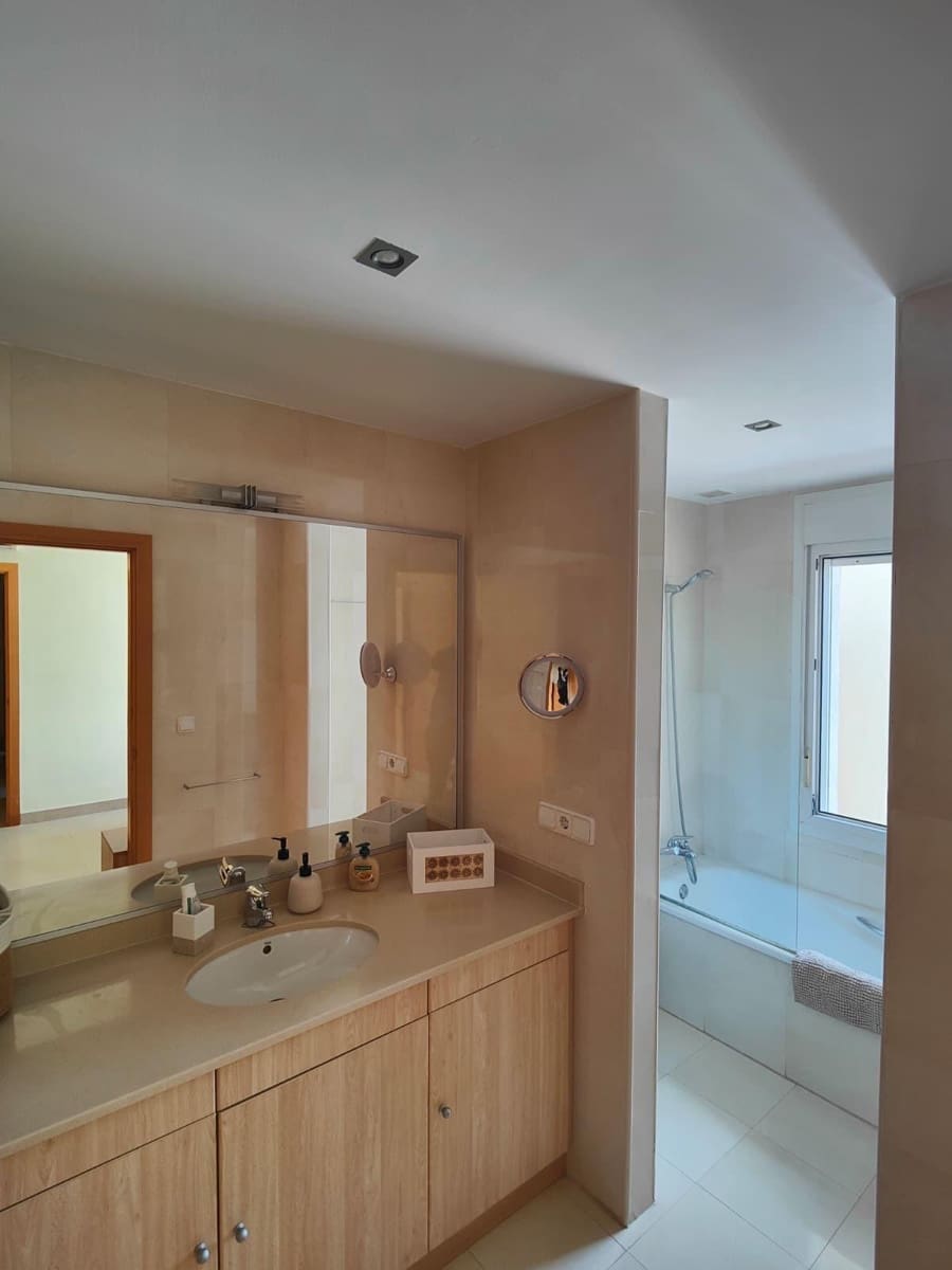 Adosado de 3 habitaciones en Almuñécar en alquiler con piscina - 1.100 € (Ref: 9645106)