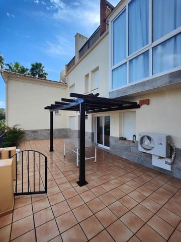 Adosado de 3 habitaciones en Almuñécar en alquiler con piscina - 1.100 € (Ref: 9645106)