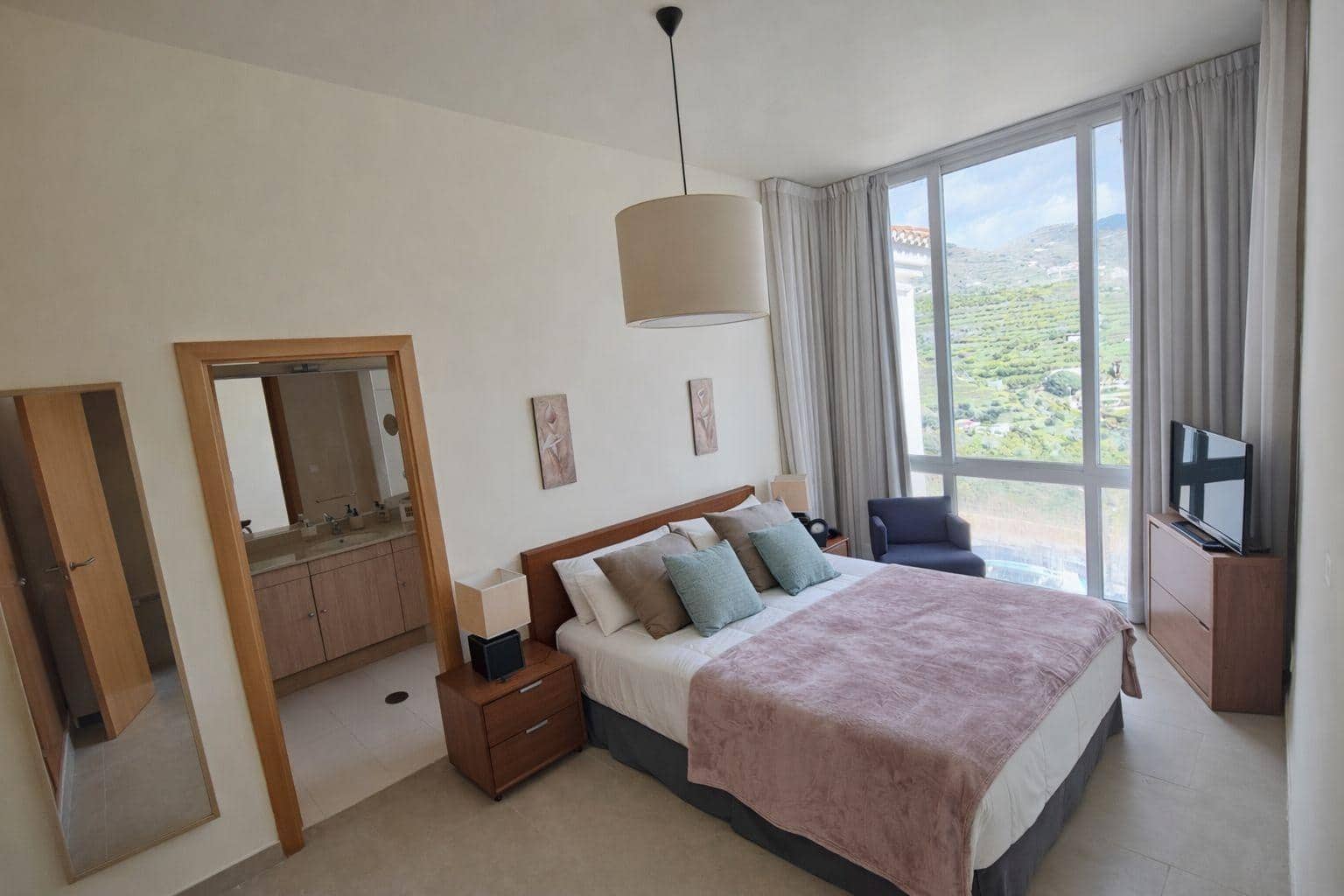 Adosado de 3 habitaciones en Almuñécar en alquiler con piscina - 1.100 € (Ref: 9645106)