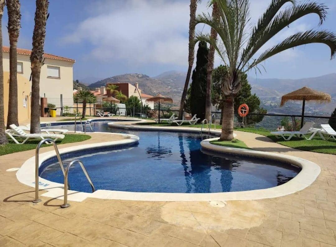 Adosado de 3 habitaciones en Almuñécar en alquiler con piscina - 1.100 € (Ref: 9645106)