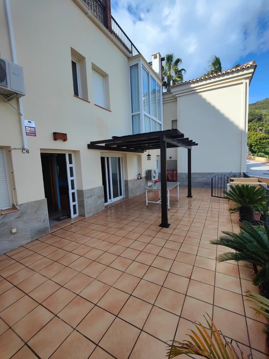 Adosado de 3 habitaciones en Almuñécar en alquiler con piscina - 1.100 € (Ref: 9645106)