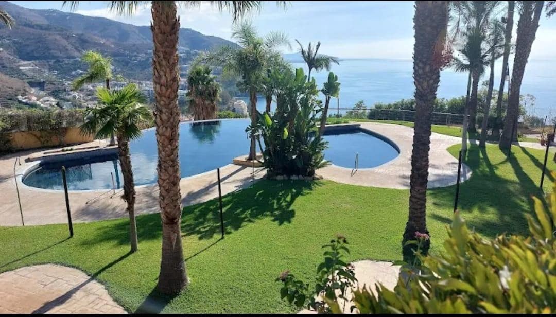 Adosado de 3 habitaciones en Almuñécar en alquiler con piscina - 1.100 € (Ref: 9645106)