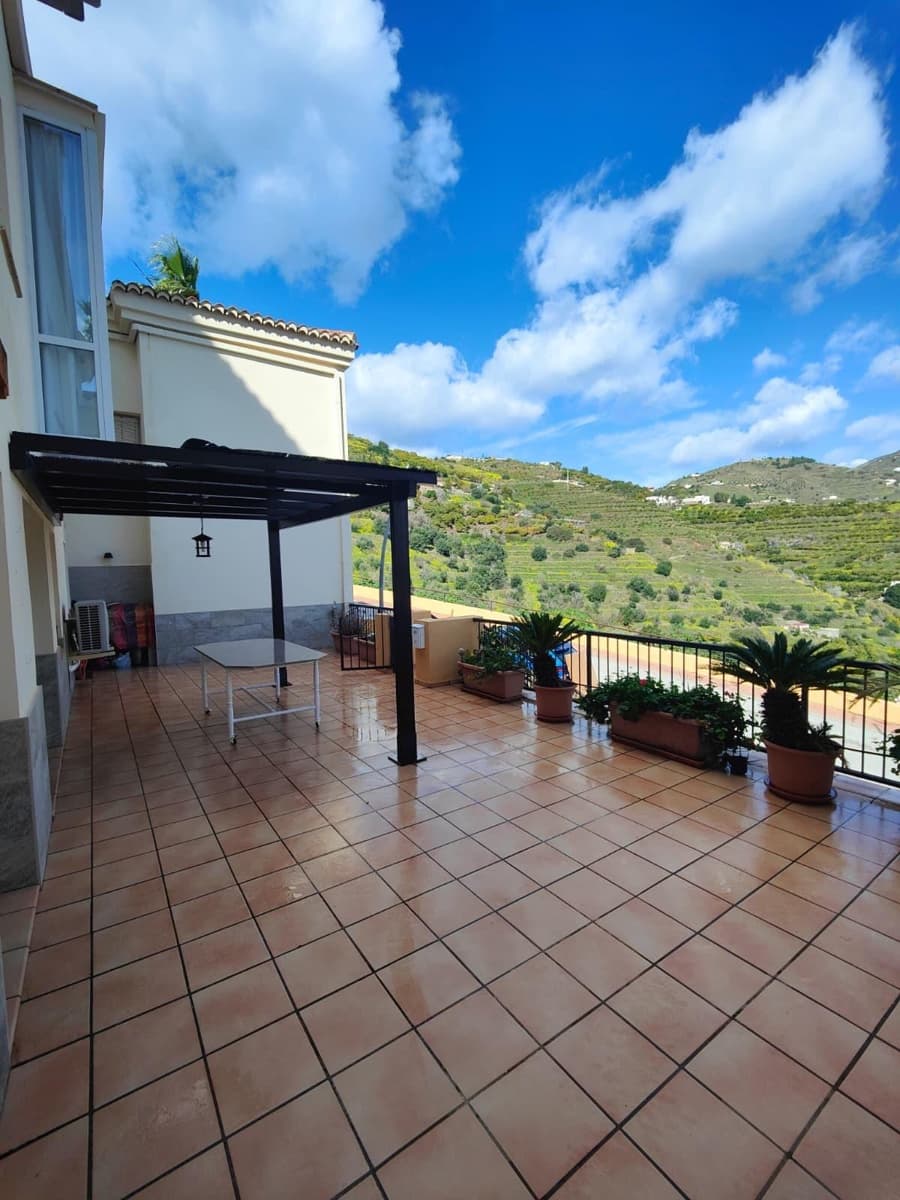 Adosado de 3 habitaciones en Almuñécar en alquiler con piscina - 1.100 € (Ref: 9645106)