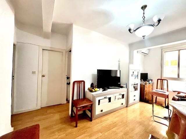2 slaapkamer Flat te koop in Cruz de Humilladero, Málaga stad - € 189.500 (Ref: 9648237)