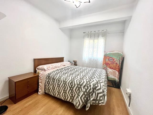 2 slaapkamer Flat te koop in Cruz de Humilladero, Málaga stad - € 189.500 (Ref: 9648237)