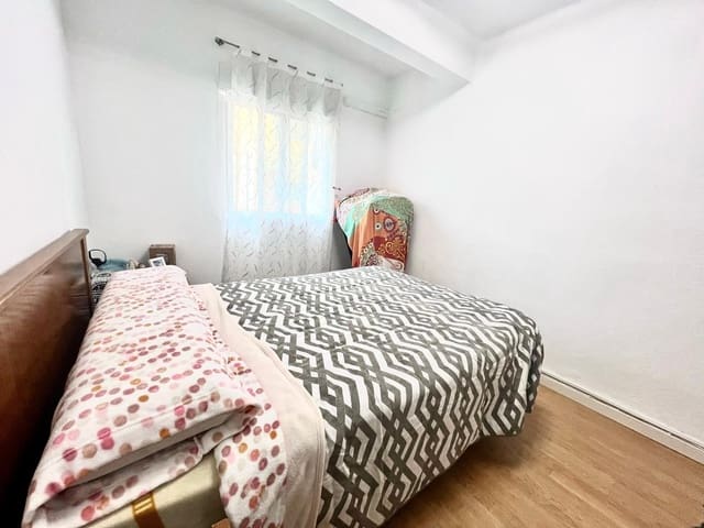 2 slaapkamer Flat te koop in Cruz de Humilladero, Málaga stad - € 189.500 (Ref: 9648237)