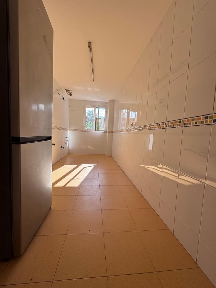 3 bedroom Flat for sale in Fuengirola with garage - € 350,000 (Ref: 9656175)