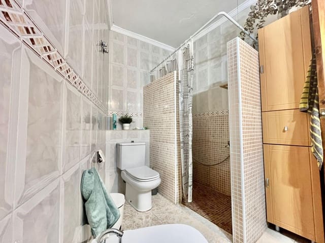 Chalet de 4 habitaciones en Málaga ciudad en venta - 370.000 € (Ref: 9712047)