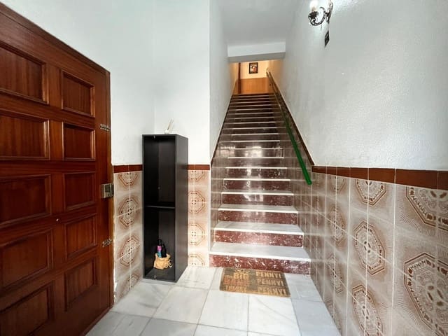 4 sovrum Villa till salu i Málaga stad - 365 000 € (Ref: 9712047)