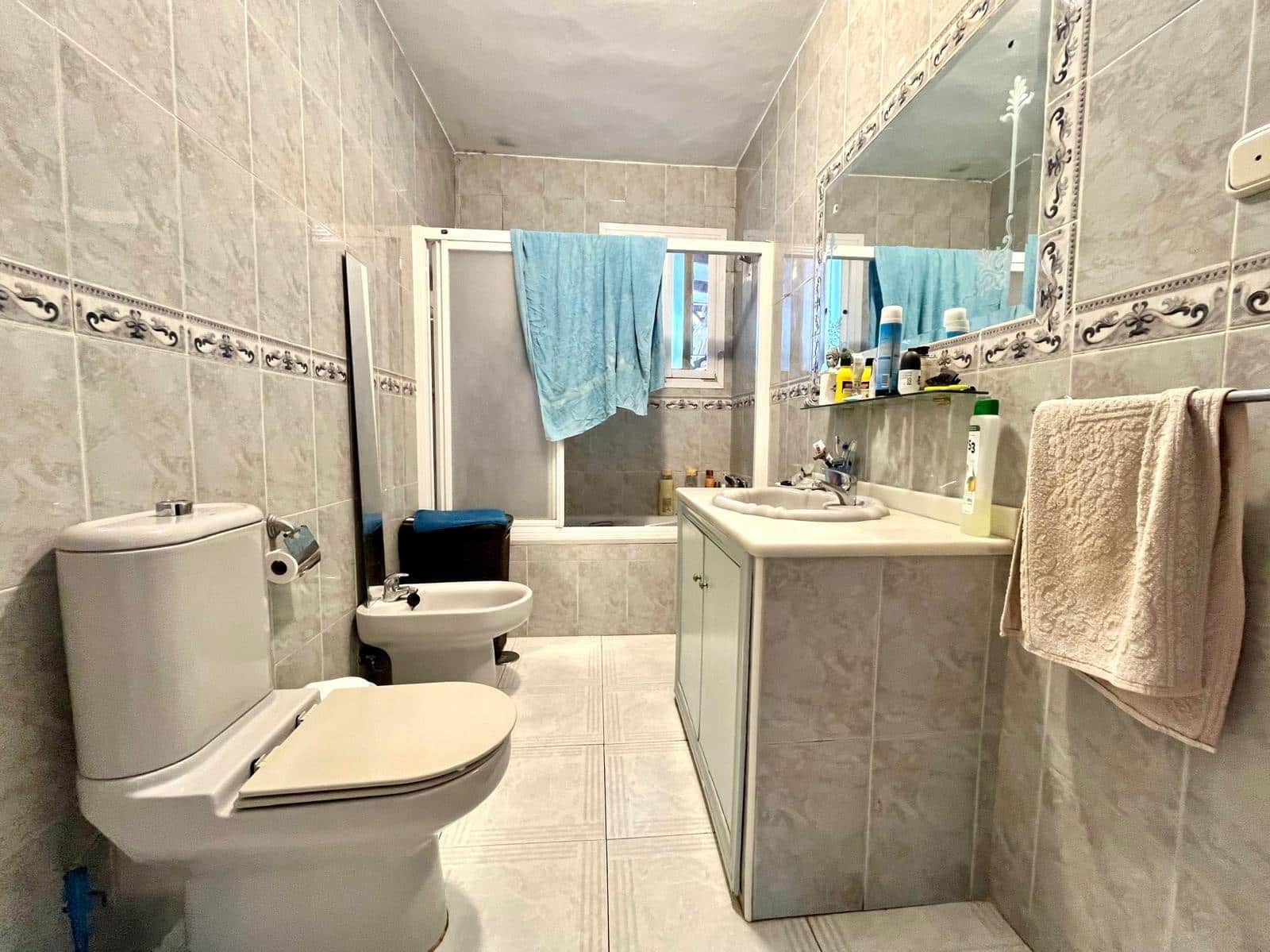 4 bedroom Villa for sale in Alhaurin de la Torre with pool - € 550,000 (Ref: 9712051)