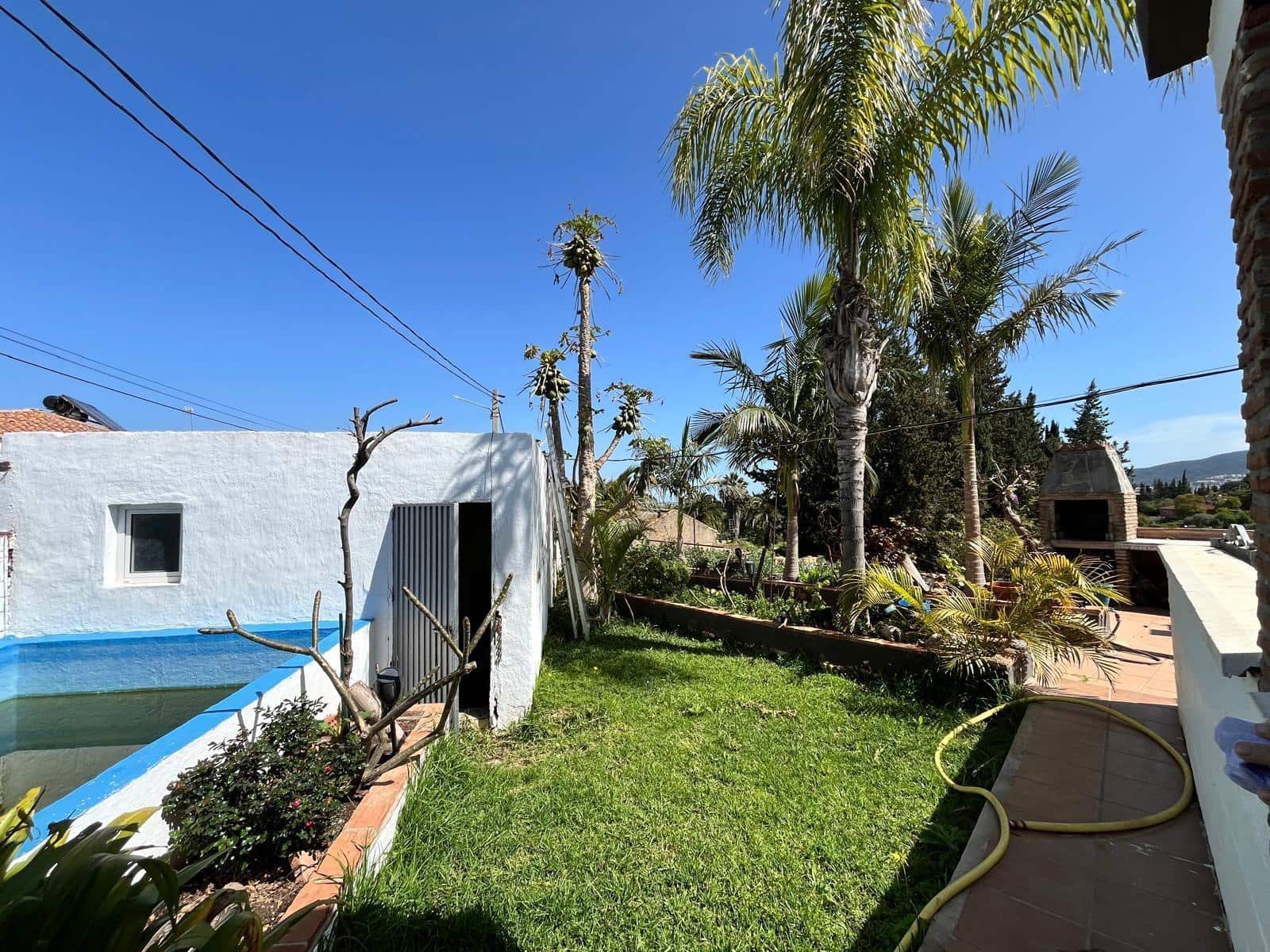 4 bedroom Villa for sale in Alhaurin de la Torre with pool - € 550,000 (Ref: 9712051)