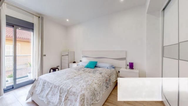 Piso de 4 habitaciones en Cártama en venta - 259.000 € (Ref: 9714993)