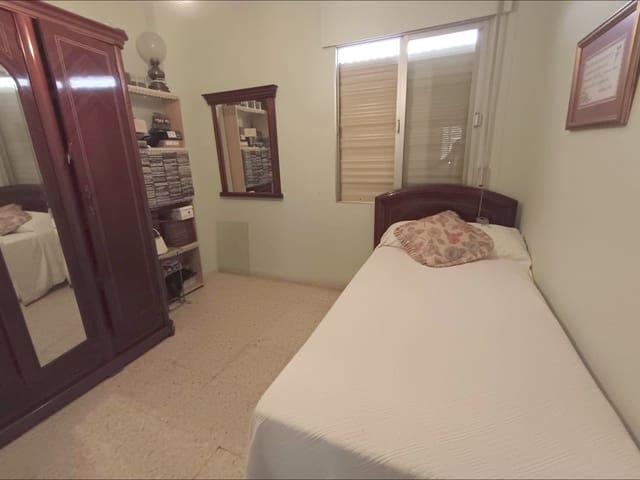 4 bedroom Flat for sale in Santa Paula, Málaga city with garage - € 490,000 (Ref: 9720035)