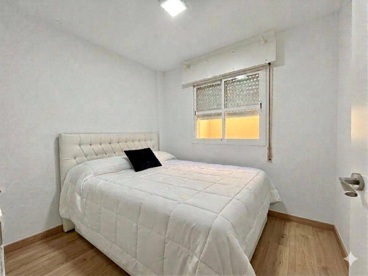 2 bedroom Flat for sale in Alhaurin de la Torre - € 266,000 (Ref: 9732206)