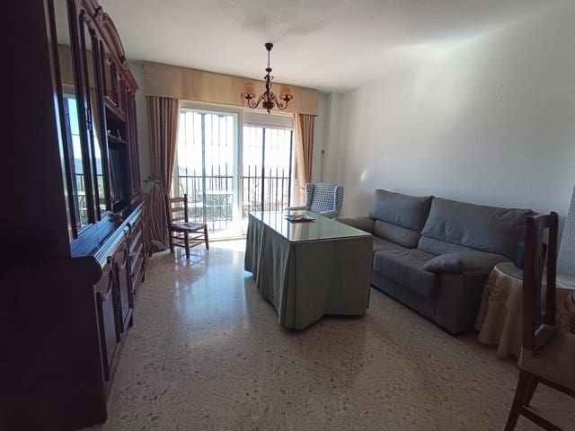 3 bedroom Flat for rent in Canillas de Aceituno with pool - € 600 (Ref: 9784519)