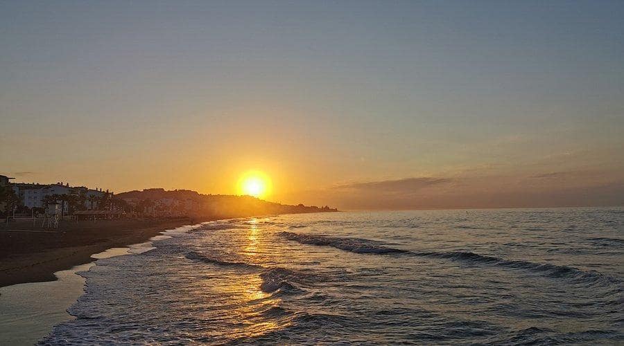 3 bedroom Beach Apartment for rent in Rincon de la Victoria with garage - € 2,000 (Ref: 9784520)