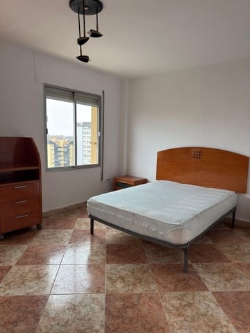 3 bedroom Flat for sale in Cruz de Humilladero, Málaga city - € 280,000 (Ref: 9836312)