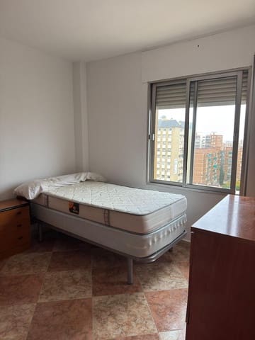 3 bedroom Flat for sale in Cruz de Humilladero, Málaga city - € 280,000 (Ref: 9836312)