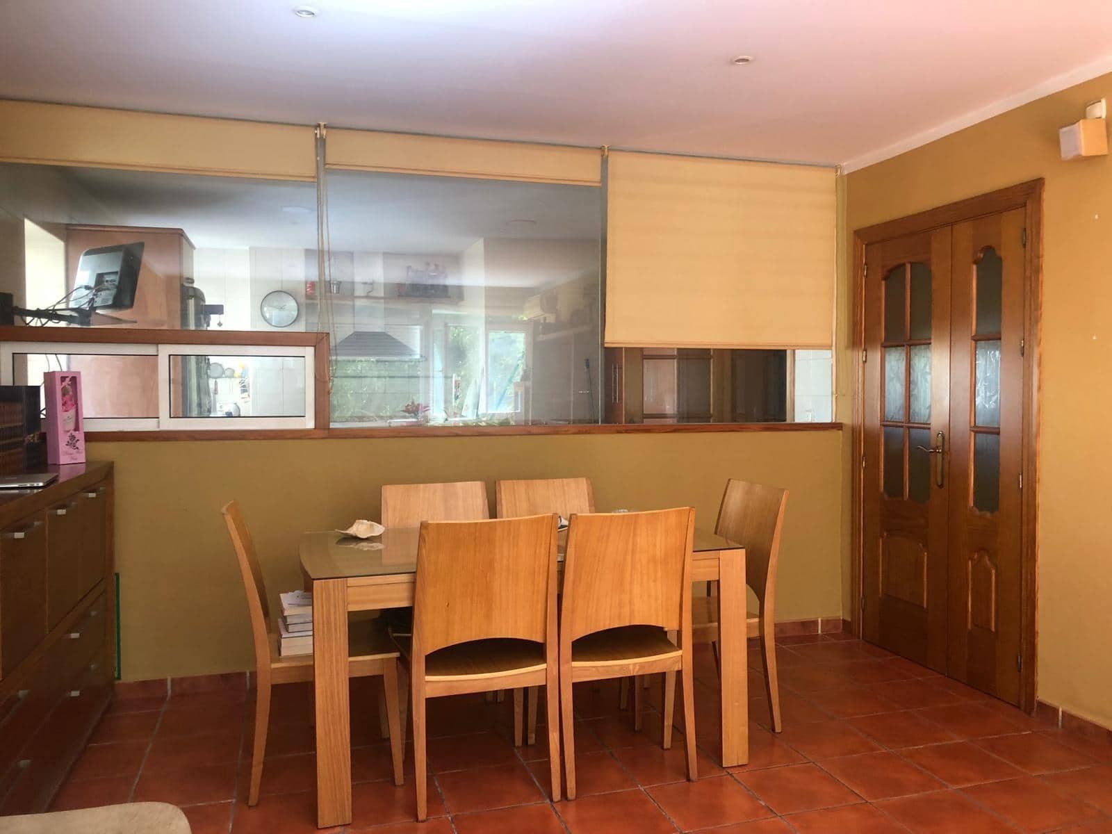 4 bedroom Flat for sale in Malaga city - € 370,000 (Ref: 9873596)