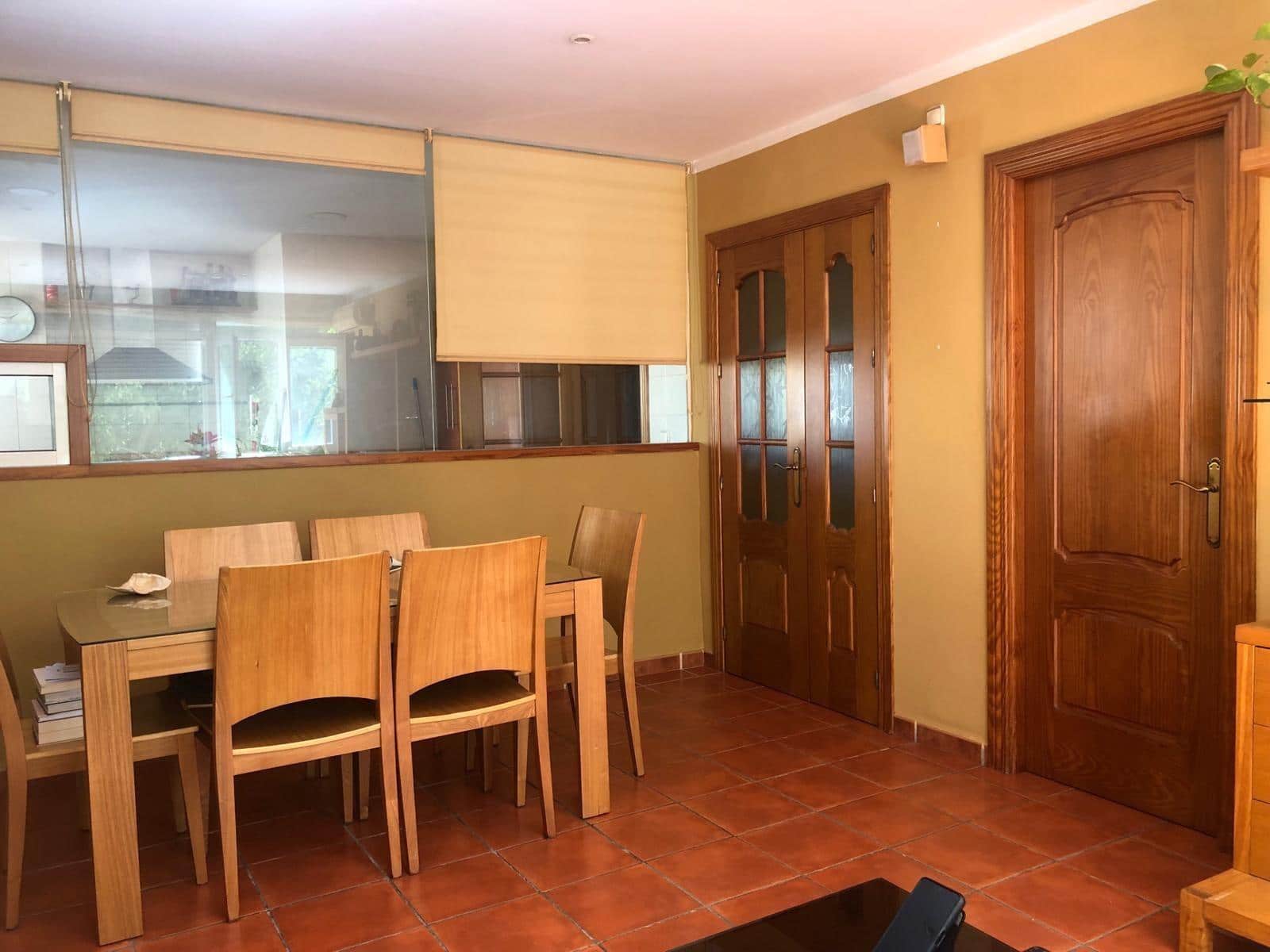 4 bedroom Flat for sale in Malaga city - € 370,000 (Ref: 9873596)