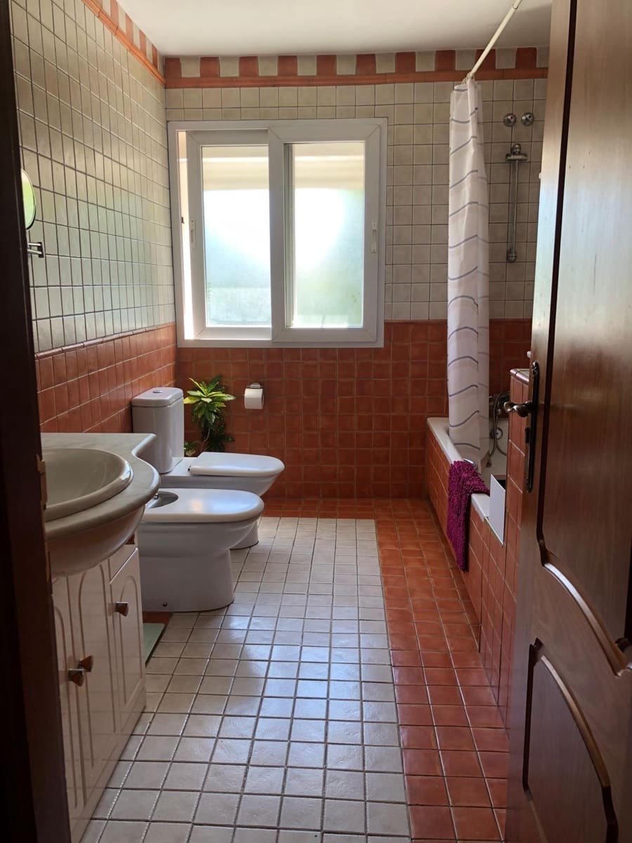 4 bedroom Flat for sale in Malaga city - € 370,000 (Ref: 9873596)