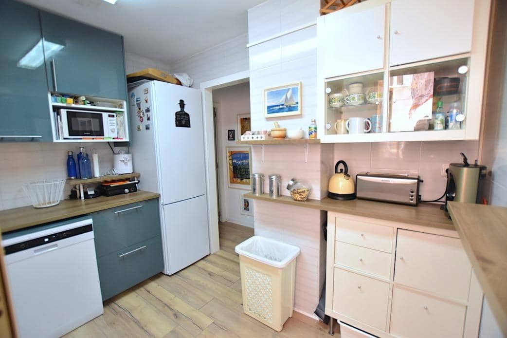 3 slaapkamer Flat te koop in Malaga stad met zwembad - € 435.000 (Ref: 9911144)