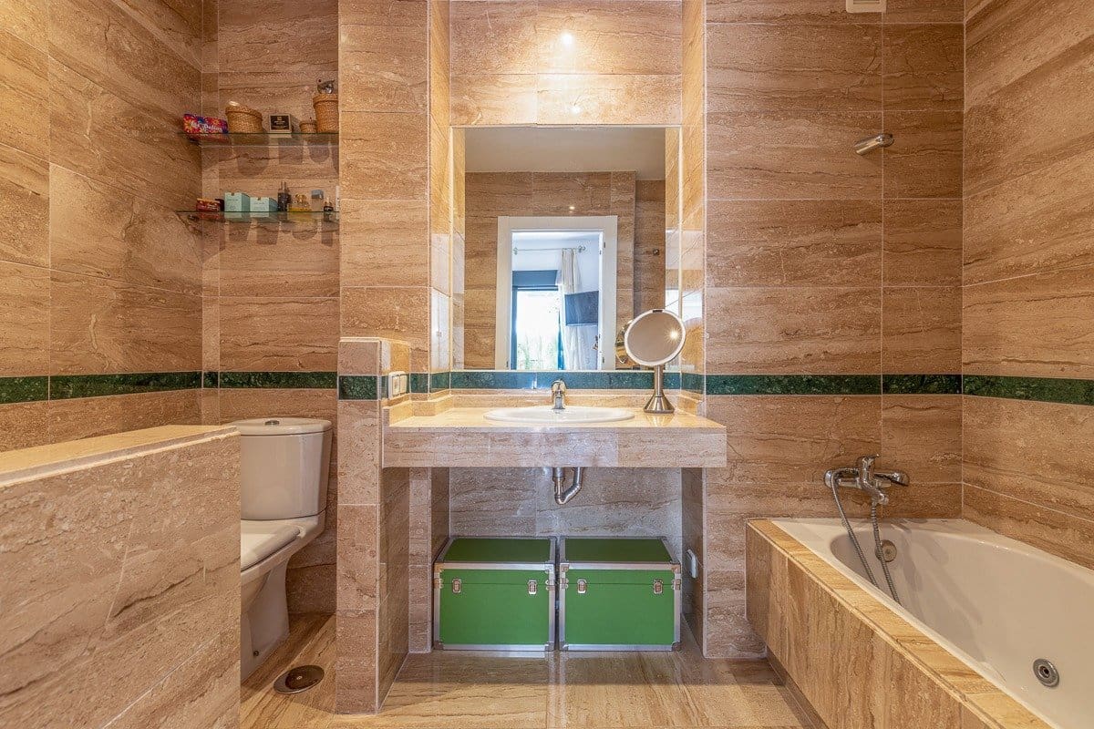 Estudio en Almayate en venta con garaje - 200.000 € (Ref: 9947985)