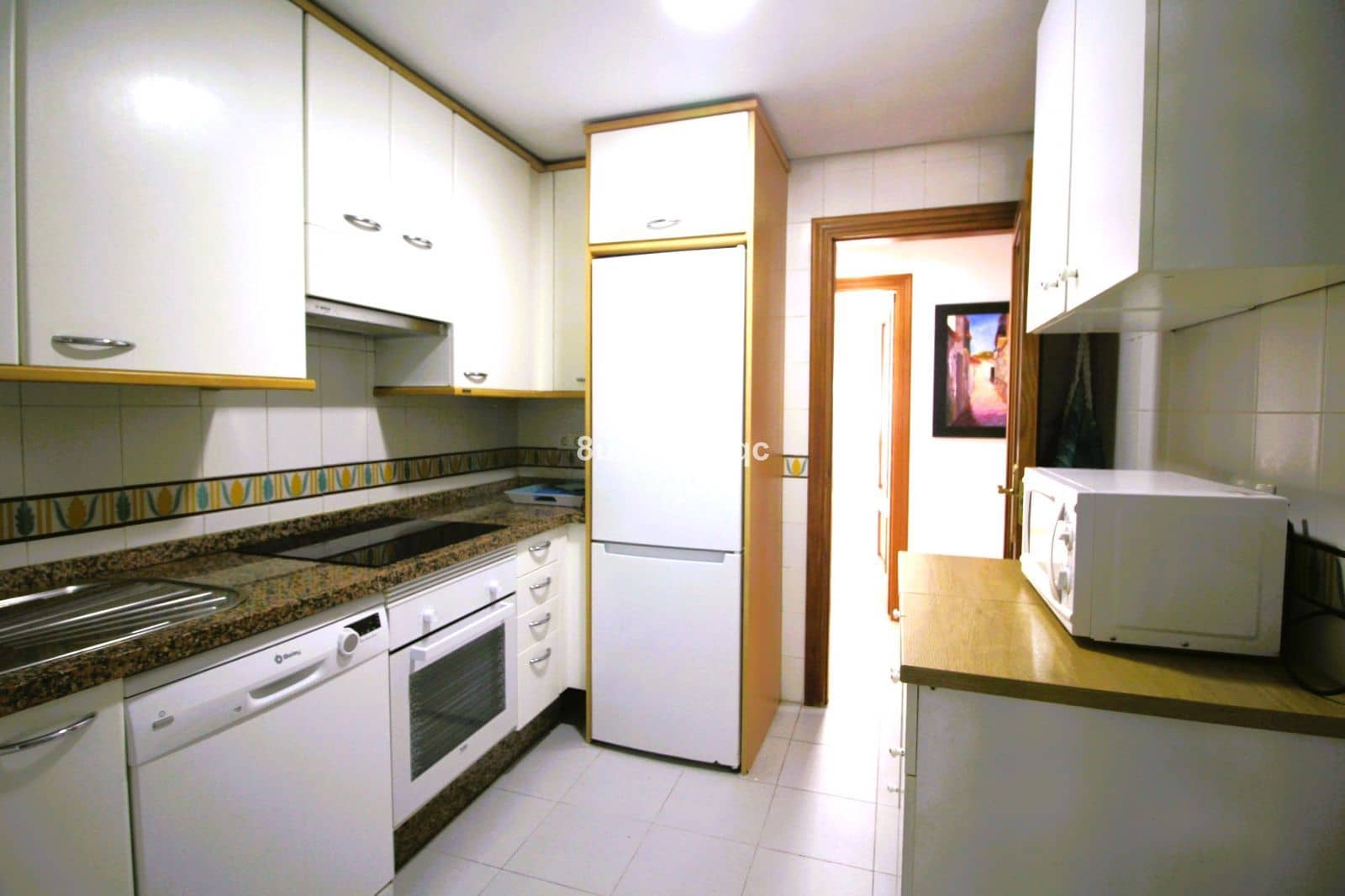 Beach Apartment for rent in Estepona with pool garage - € 2,200 (Ref: 693310)