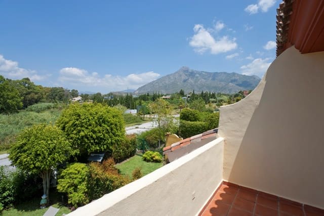 3 soveværelse Byhus til leje i Lomas De Marbella med swimmingpool garage - € 3.500 (Ref: 693323)