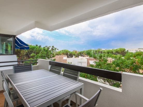 2 bedroom Beach Apartment for sale in Puerto Banus, Marbella with pool garage - € 495,000 (Ref: 693329)