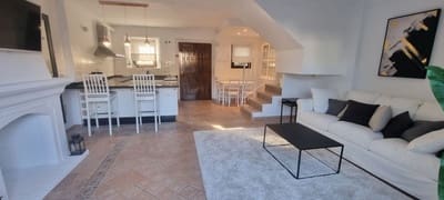 2 makuuhuone Omakotitalo vuokrattavana paikassa Marbella mukana uima-altaan 
autotalli - 1 600 € (Ref: 693336)