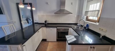 2 soveværelse Byhus til leje i Marbella med swimmingpool garage - € 1.600 (Ref: 693336)