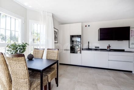 2 quarto Penthouse para venda em Marbella com piscina - 340 000 € (Ref: 693340)