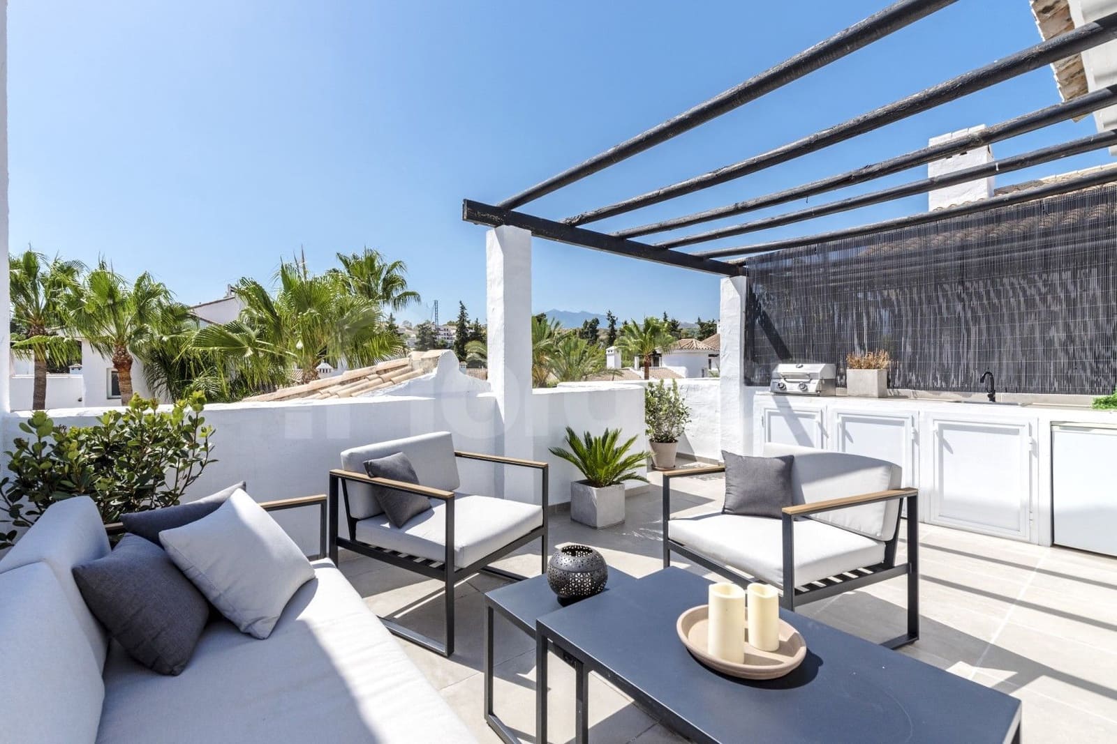 2 quarto Penthouse para venda em Marbella com piscina - 340 000 € (Ref: 693340)