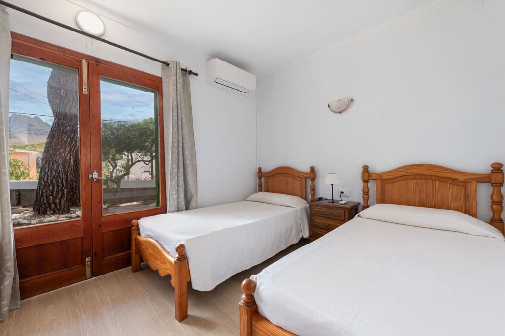 Chalet de 4 habitaciones en Cala San Vicente / Cala Sant Vicenç en venta con piscina garaje - 920.000 € (Ref: 10023668)