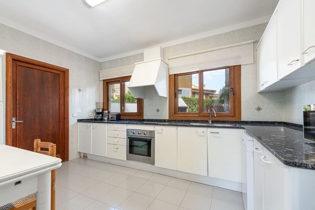 Chalet de 4 habitaciones en Cala San Vicente / Cala Sant Vicenç en venta con piscina garaje - 920.000 € (Ref: 10023668)