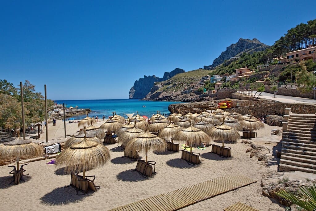 Chalet de 4 habitaciones en Cala San Vicente / Cala Sant Vicenç en venta con piscina garaje - 920.000 € (Ref: 10023668)
