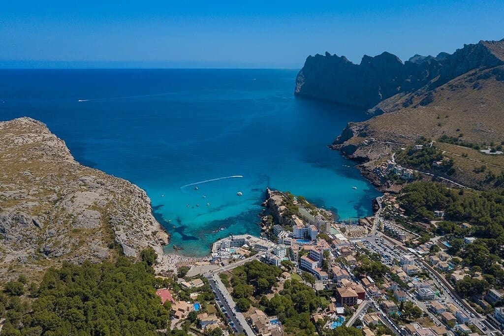 Chalet de 4 habitaciones en Cala San Vicente / Cala Sant Vicenç en venta con piscina garaje - 920.000 € (Ref: 10023668)