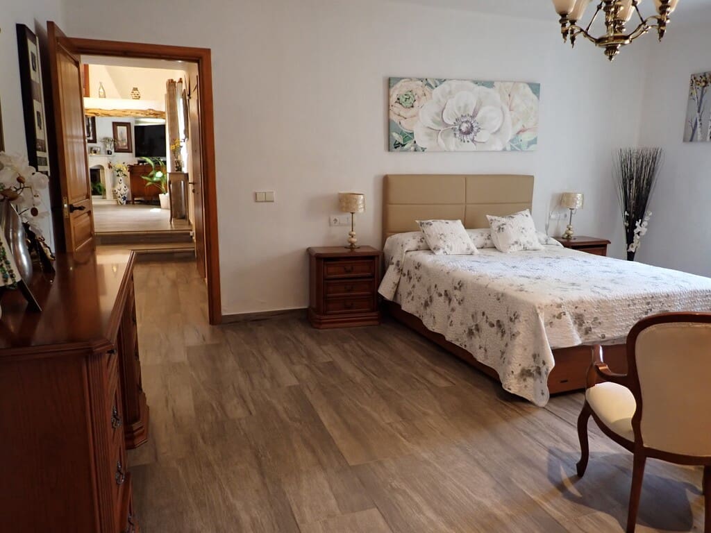 6 bedroom Finca/Country House for sale in Cala Llonga with pool garage - € 2,625,000 (Ref: 10026924)