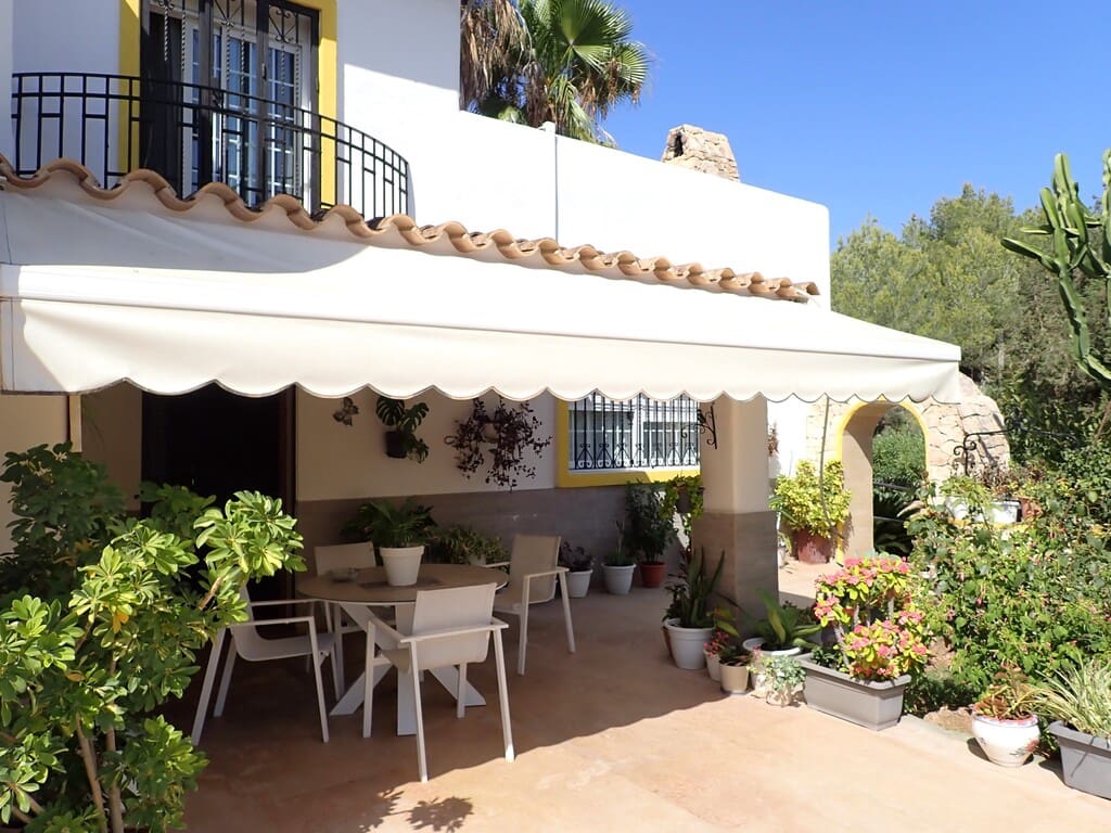 6 bedroom Finca/Country House for sale in Cala Llonga with pool garage - € 2,625,000 (Ref: 10026924)