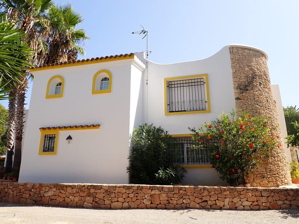 6 bedroom Finca/Country House for sale in Cala Llonga with pool garage - € 2,625,000 (Ref: 10026924)