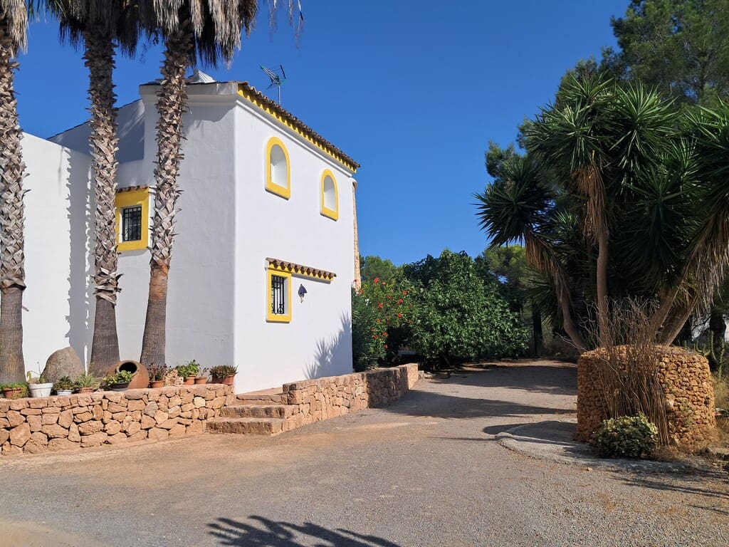 6 bedroom Finca/Country House for sale in Cala Llonga with pool garage - € 2,625,000 (Ref: 10026924)
