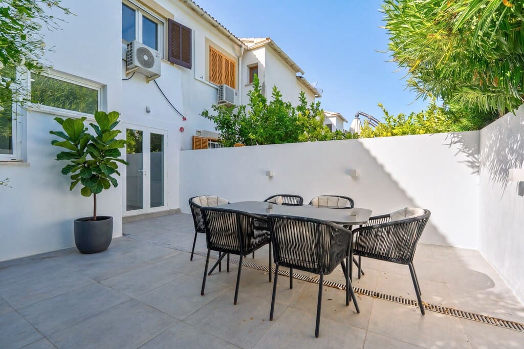3 bedroom Townhouse for sale in Portals Nous with garage - € 850,000 (Ref: 10035018)