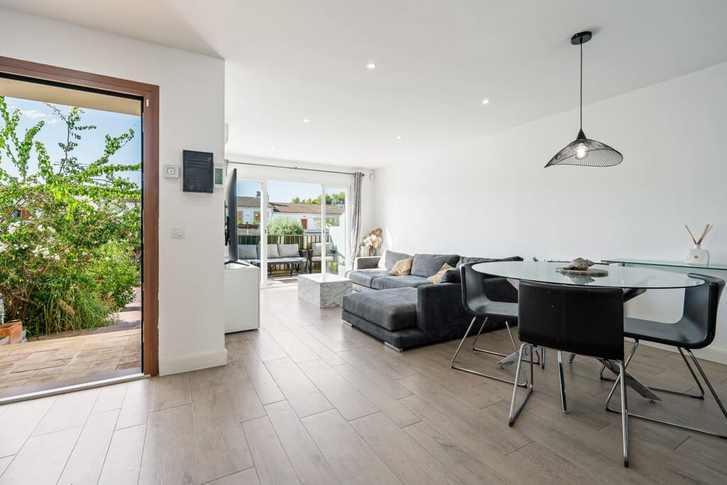 3 bedroom Townhouse for sale in Portals Nous with garage - € 850,000 (Ref: 10035018)