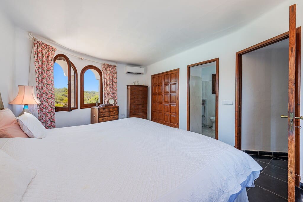 4 bedroom Finca/Country House for sale in Santanyi - € 14,950,000 (Ref: 10042651)