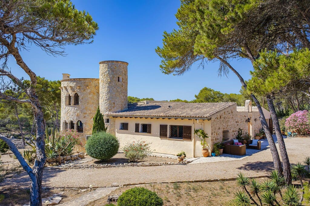 4 bedroom Finca/Country House for sale in Santanyi - € 14,950,000 (Ref: 10042651)