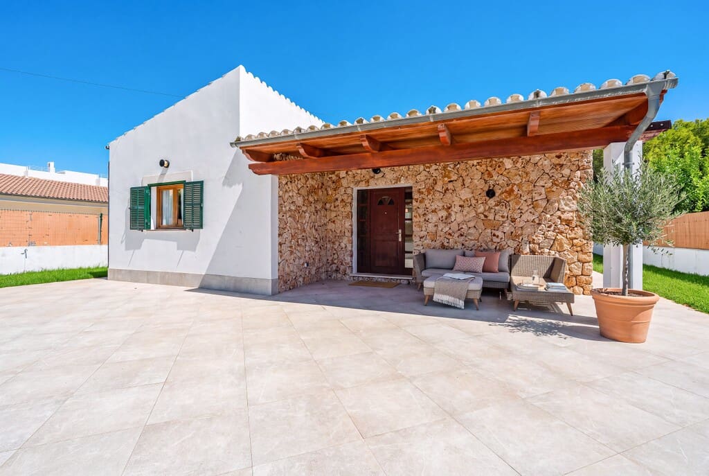 3 slaapkamer Villa te koop in Puerto de Alcudia met zwembad - € 790.000 (Ref: 10067215)