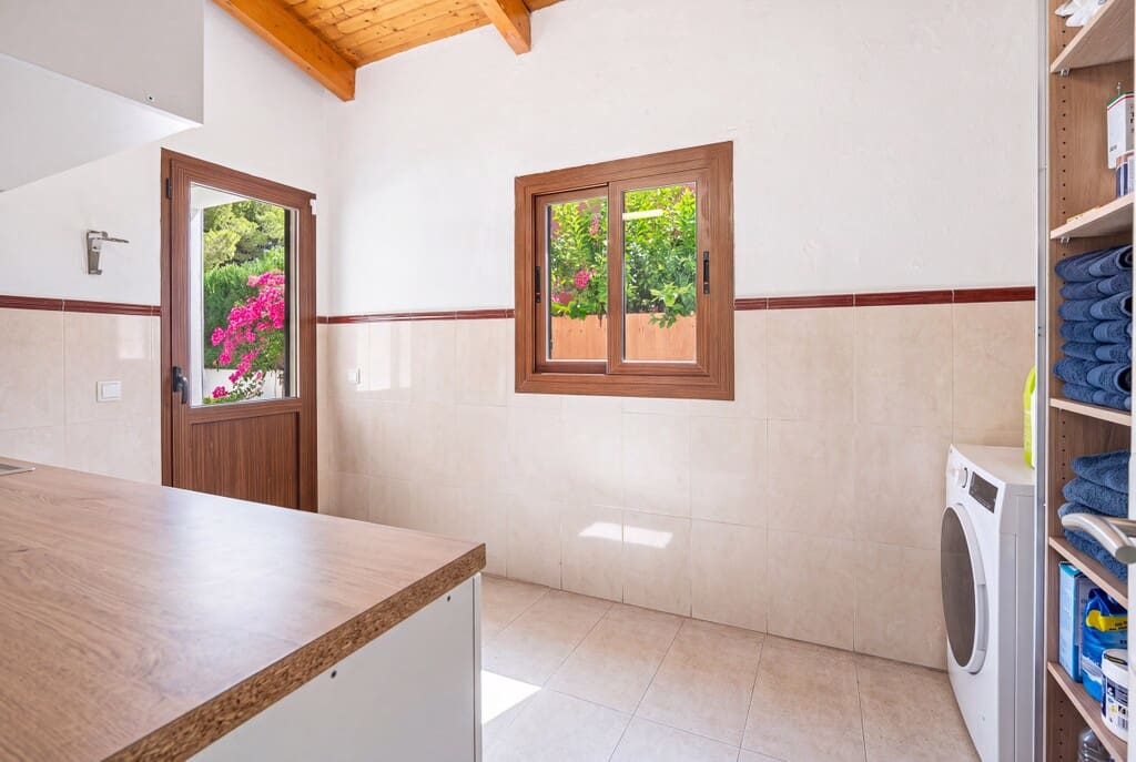 3 slaapkamer Villa te koop in Puerto de Alcudia met zwembad - € 790.000 (Ref: 10067215)
