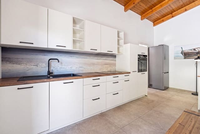3 slaapkamer Villa te koop in Puerto de Alcudia, Alcúdia met zwembad - € 790.000 (Ref: 10067215)